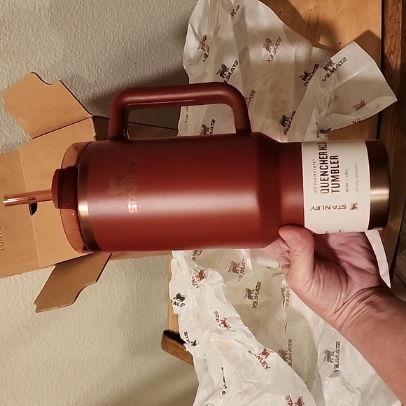 Stanley - The Holiday Quencher H2.0 FlowState™ Tumbler | 40 OZ - Picture 6 of 11